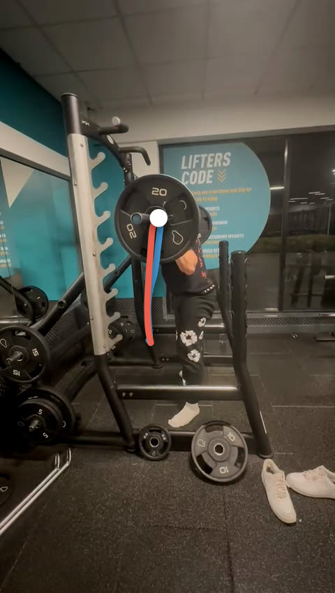 A filmed back squat with the bar's path traced over the plate: blue on the way down, red on the way up